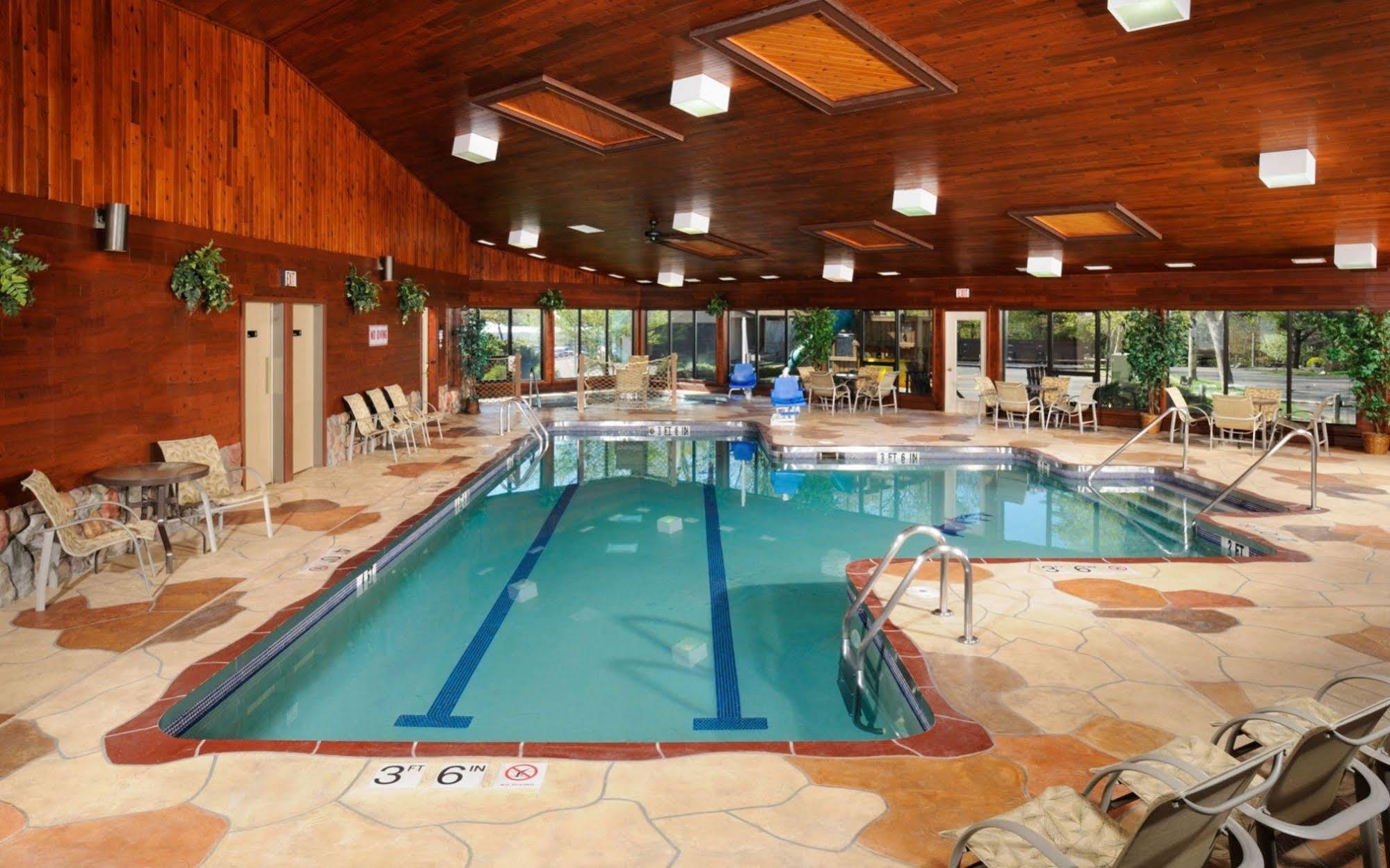 The Pointe Hotel And Suites مينوكوا المظهر الخارجي الصورة
